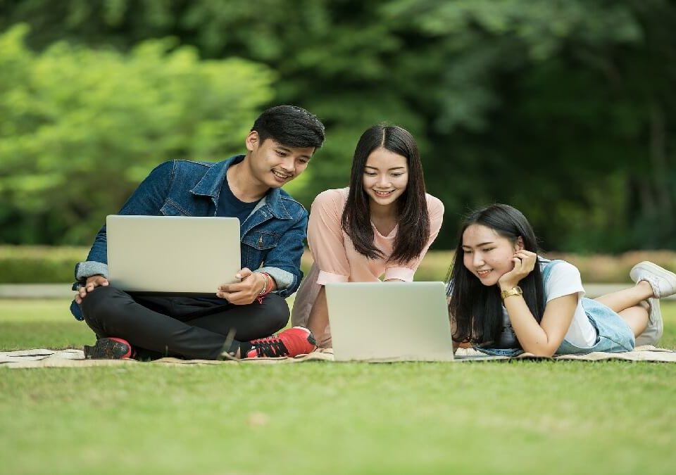 大學好友打鬧卻遭檢察官以強制猥褻罪起訴，委請專業律師爭取和解緩刑